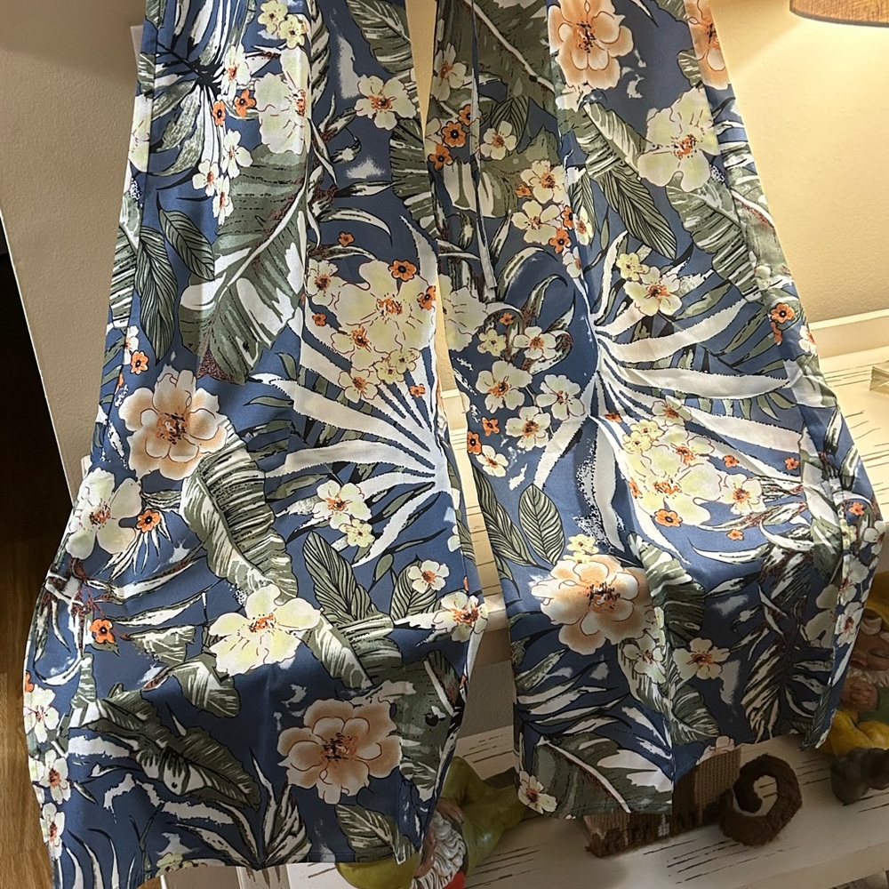 💜Half Off💜Closette Chic Tropical 2 piece set. NWOT
Size Small - Picture 3 of 10